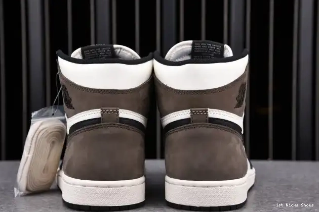 1st Kicks 555088-105 AIR RETRO MOCHA JORDAN HIGH DARK 1 0501